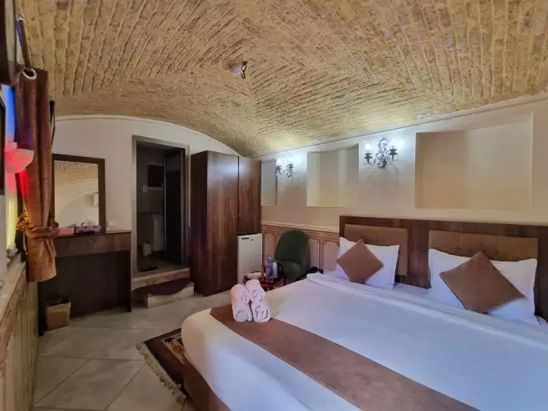 Alibaba https://cdn.alibaba.ir/ostorage/hotel-accommodation-images/694a4435a1e6f83605b7ee9f_68e37dba42794e78685ebb8c_دو تخته دبل 103 (3).webp